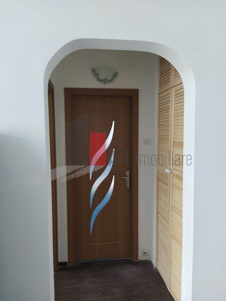 1 Mai, Chibrit, Mihalache, apartament cu 2 camere de inchiriat.